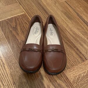 NEW Clarks Brown Leather Loafers Size 9